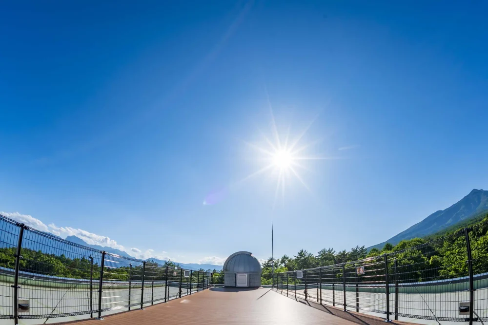 從八岳SoRa甲板上欣賞滿分的星星和名峰的絕景