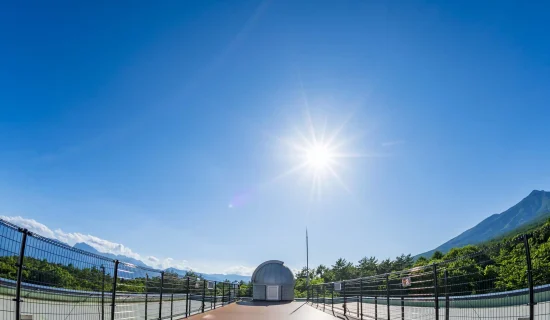 從八岳SoRa甲板上欣賞滿分的星星和名峰的絕景